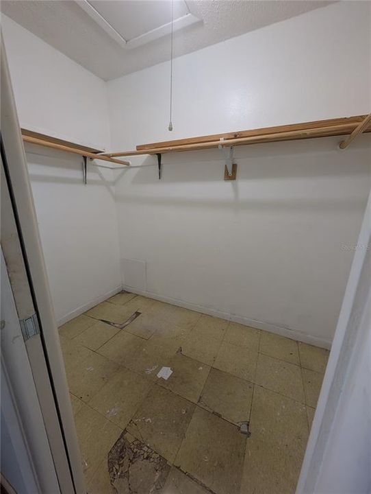 En Venta: $250,000 (2 camas, 2 baños, 1587 Pies cuadrados)