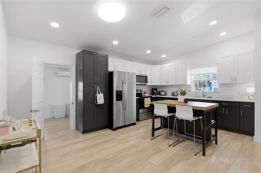 For Rent: $4,000 (4 beds, 4 baths, 1408 Square Feet)