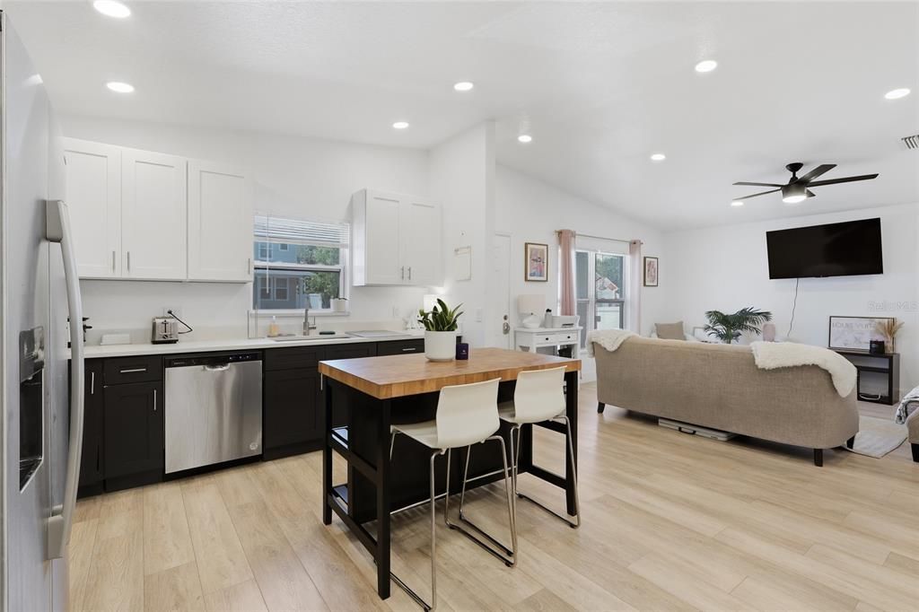 For Rent: $4,000 (4 beds, 4 baths, 1408 Square Feet)