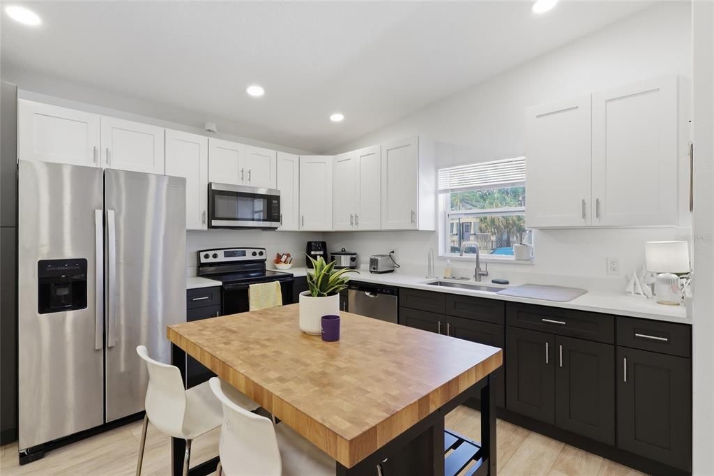 For Rent: $4,000 (4 beds, 4 baths, 1408 Square Feet)
