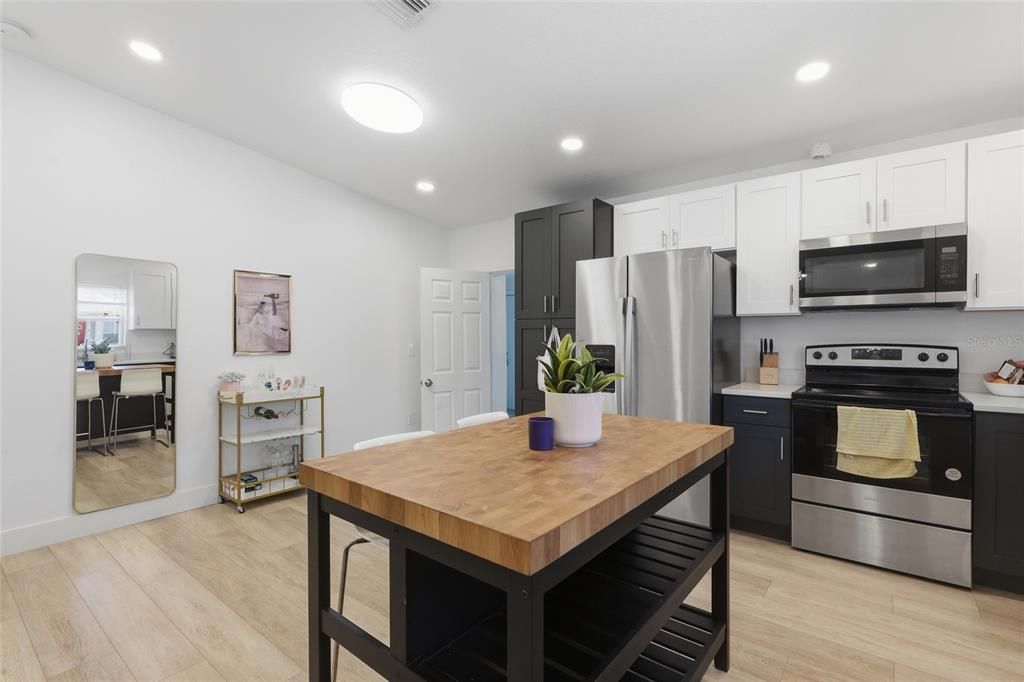 For Rent: $4,000 (4 beds, 4 baths, 1408 Square Feet)