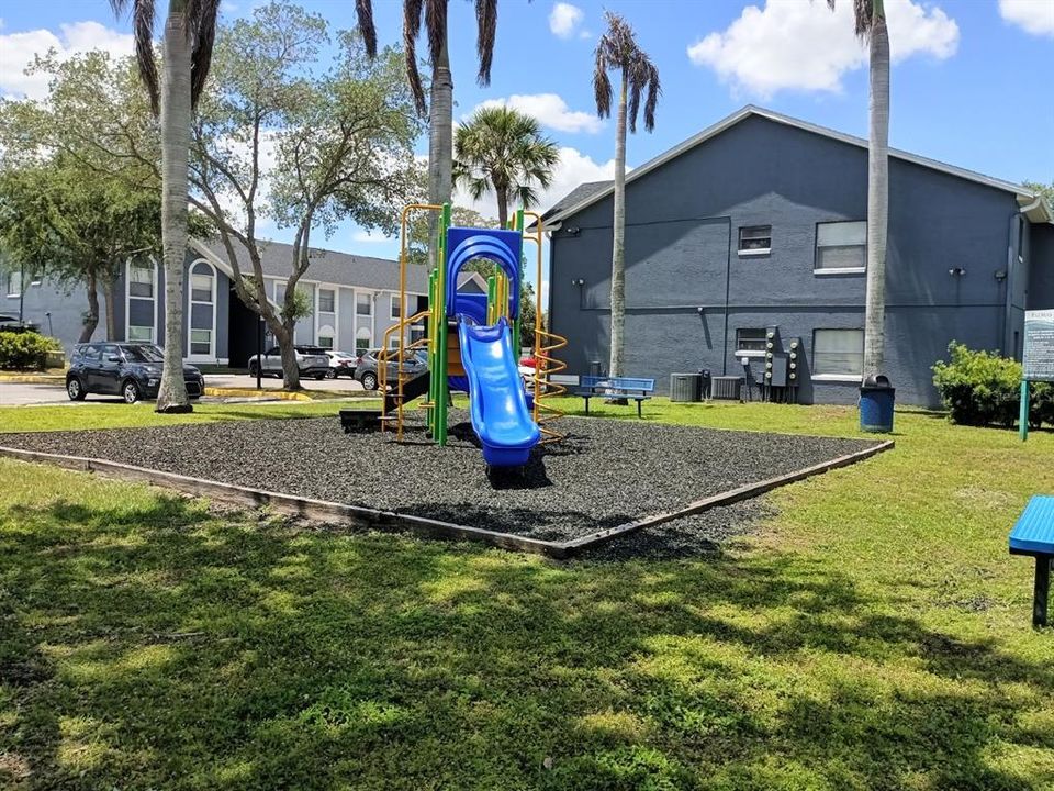 For Rent: $1,275 (2 beds, 2 baths, 1006 Square Feet)