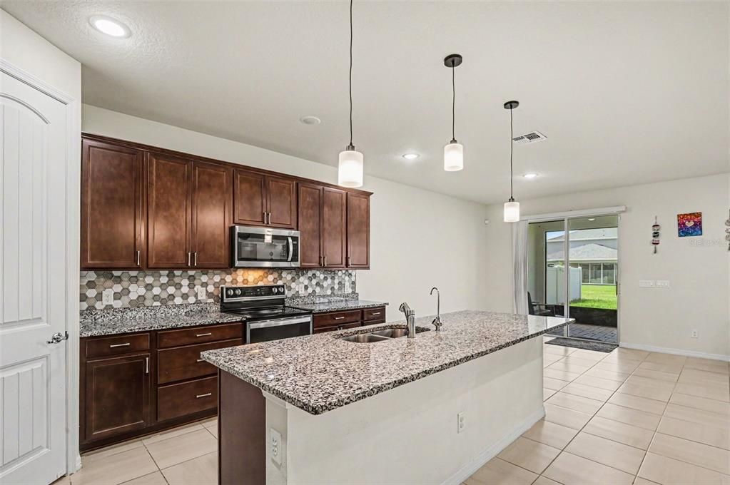 For Sale: $585,000 (5 beds, 4 baths, 2862 Square Feet)