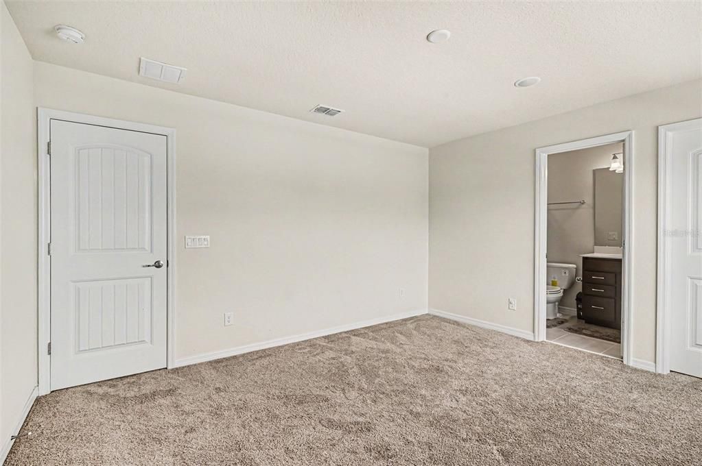 For Sale: $585,000 (5 beds, 4 baths, 2862 Square Feet)