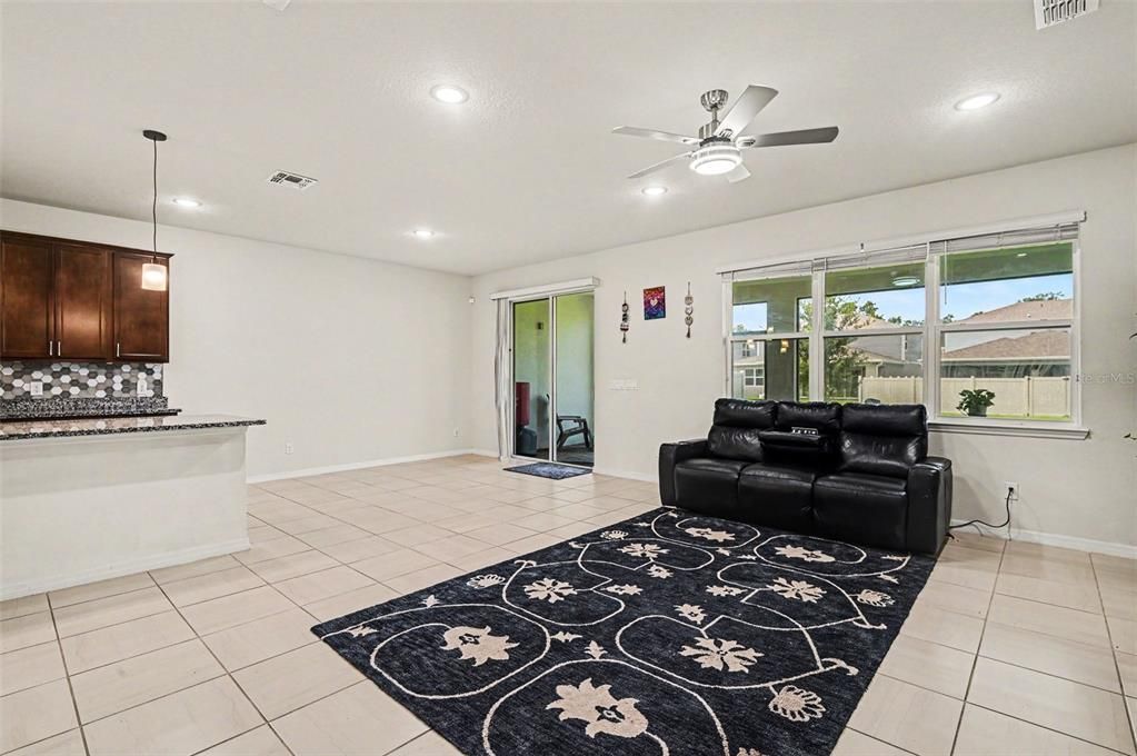 For Sale: $585,000 (5 beds, 4 baths, 2862 Square Feet)