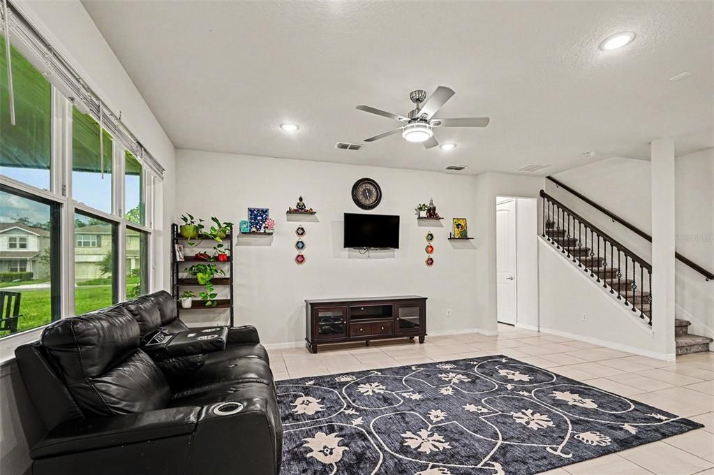 For Sale: $585,000 (5 beds, 4 baths, 2862 Square Feet)