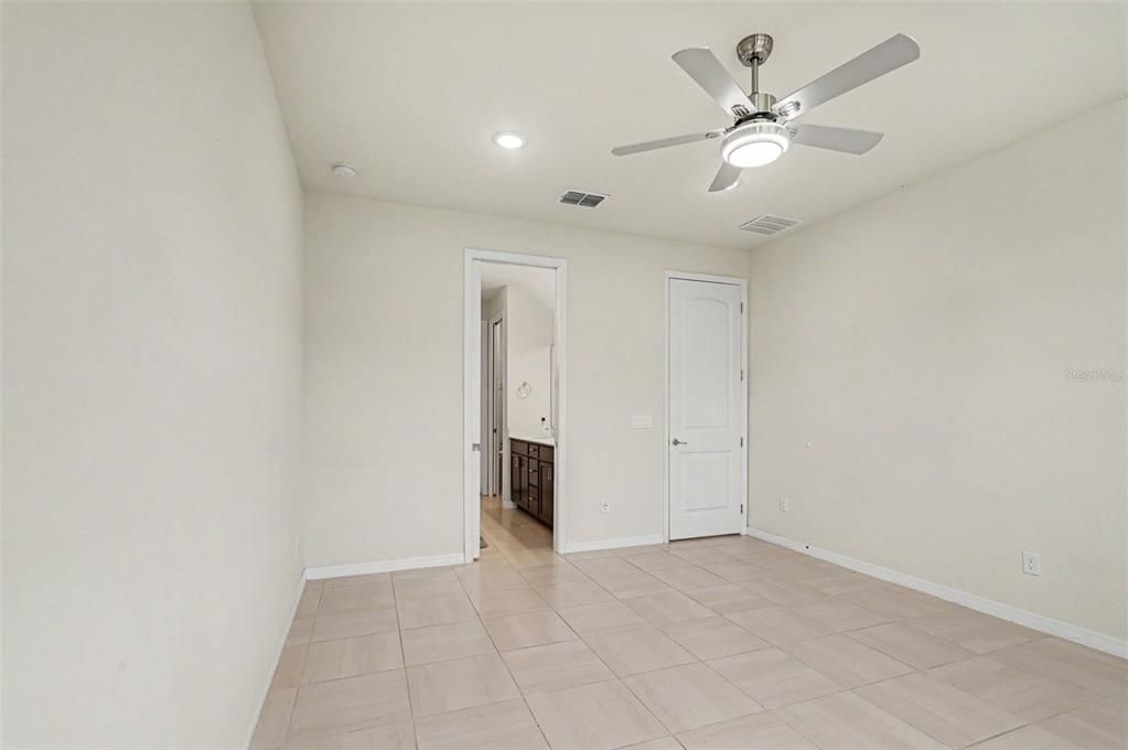 For Sale: $585,000 (5 beds, 4 baths, 2862 Square Feet)