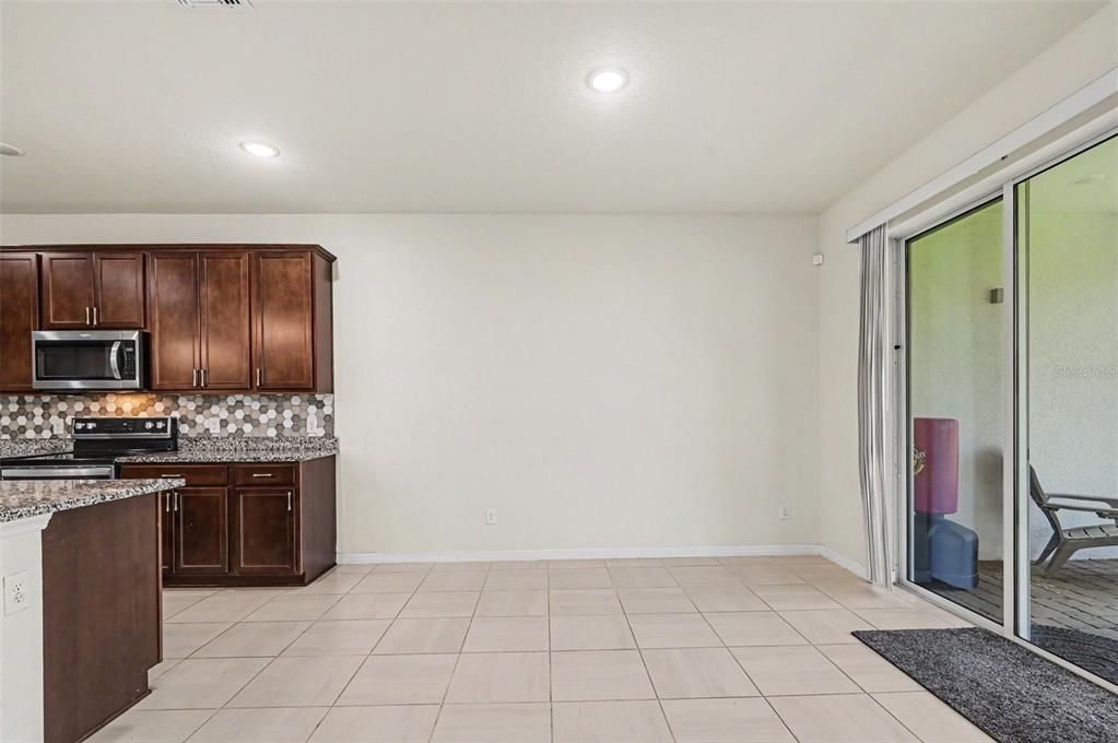 For Sale: $585,000 (5 beds, 4 baths, 2862 Square Feet)