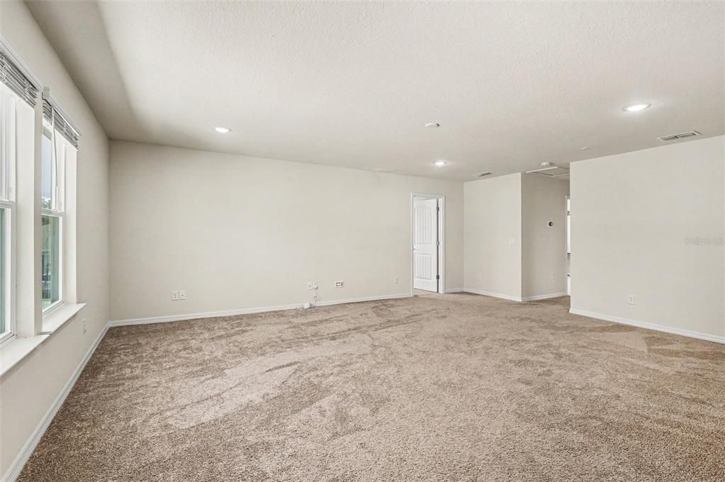 For Sale: $585,000 (5 beds, 4 baths, 2862 Square Feet)