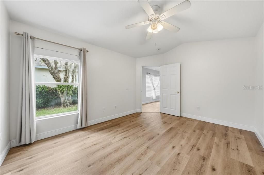 Activo con contrato: $339,900 (4 camas, 2 baños, 1343 Pies cuadrados)
