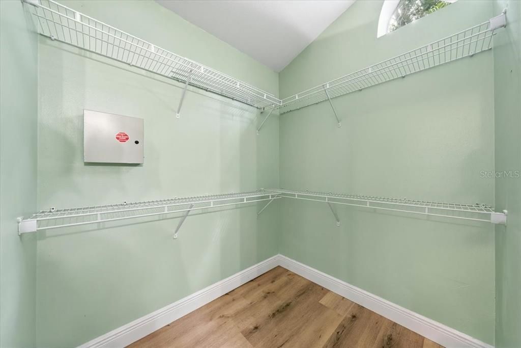Activo con contrato: $339,900 (4 camas, 2 baños, 1343 Pies cuadrados)