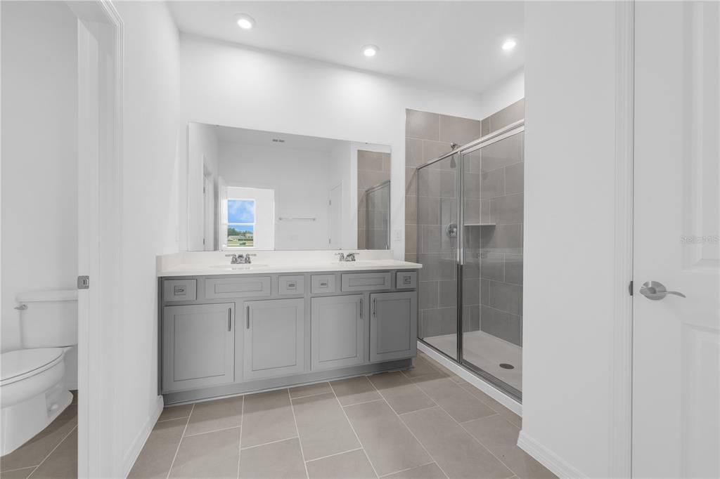 En Venta: $450,500 (4 camas, 3 baños, 2210 Pies cuadrados)