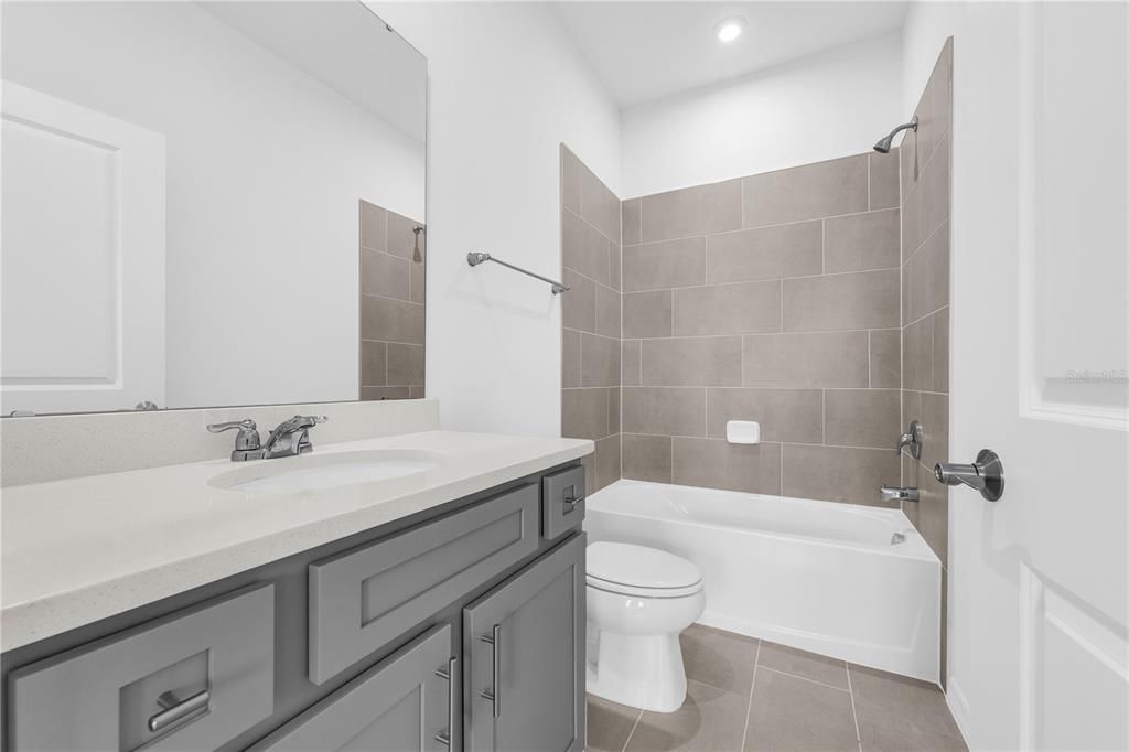 En Venta: $450,500 (4 camas, 3 baños, 2210 Pies cuadrados)