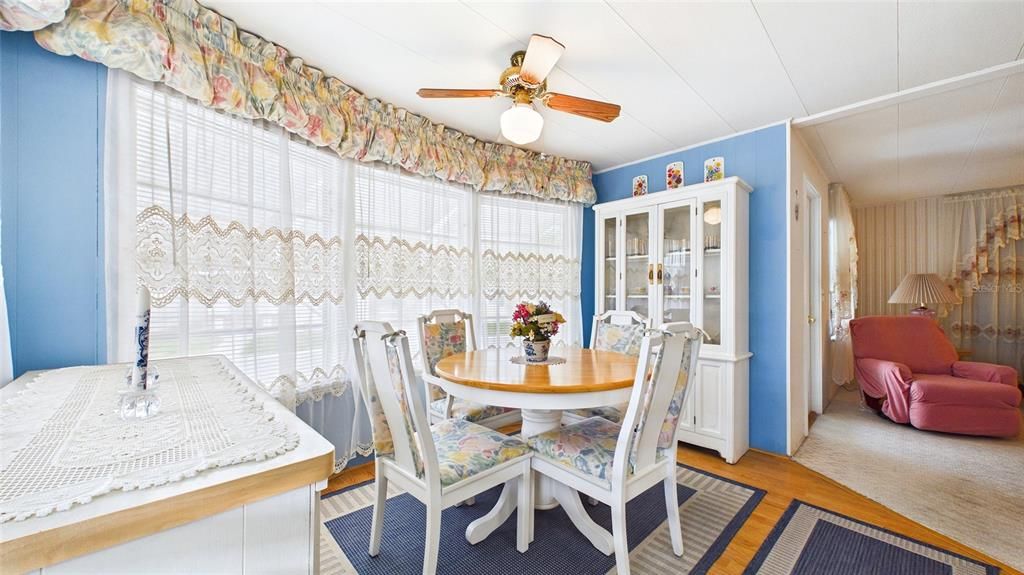 For Sale: $99,500 (2 beds, 1 baths, 798 Square Feet)