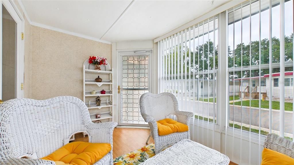 For Sale: $99,500 (2 beds, 1 baths, 798 Square Feet)