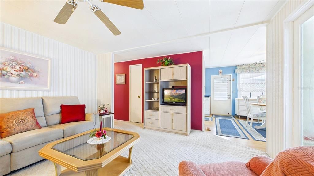 For Sale: $99,500 (2 beds, 1 baths, 798 Square Feet)