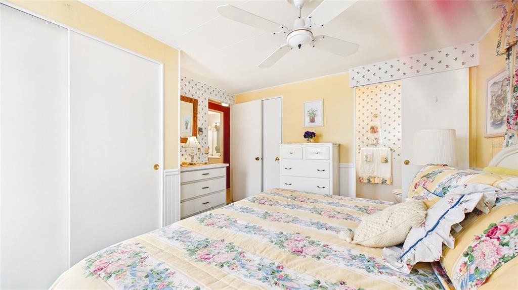 For Sale: $99,500 (2 beds, 1 baths, 798 Square Feet)