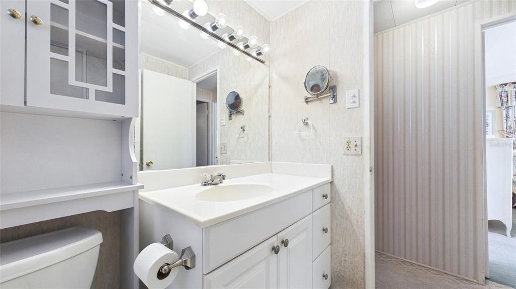 For Sale: $99,500 (2 beds, 1 baths, 798 Square Feet)
