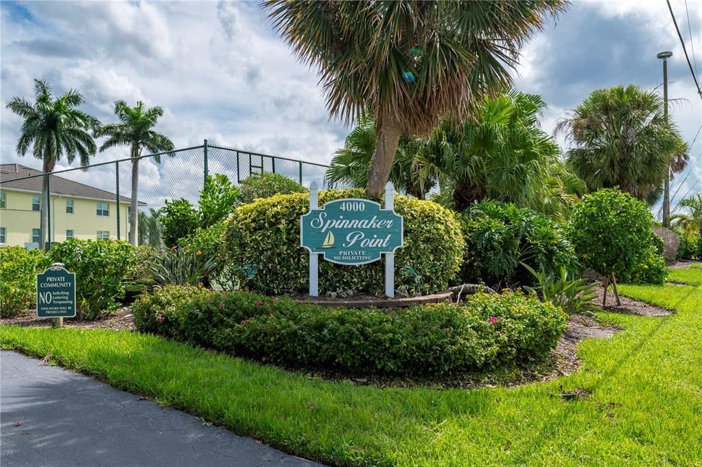 For Sale: $250,000 (2 beds, 2 baths, 1110 Square Feet)