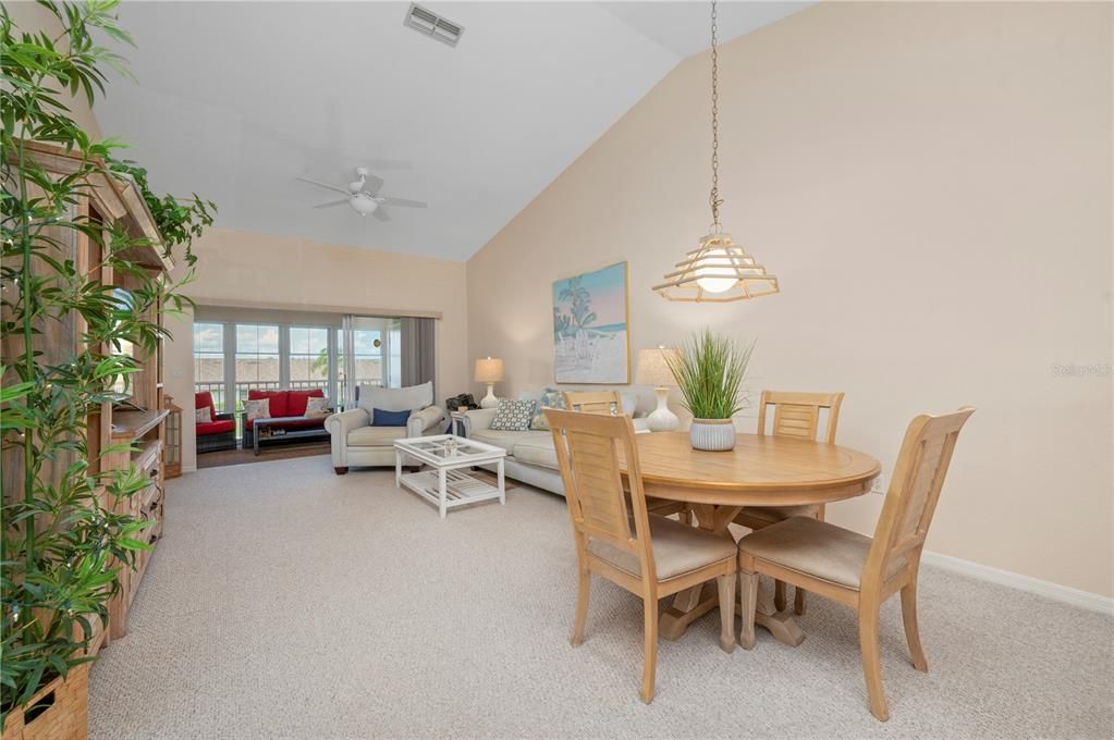 For Sale: $250,000 (2 beds, 2 baths, 1110 Square Feet)