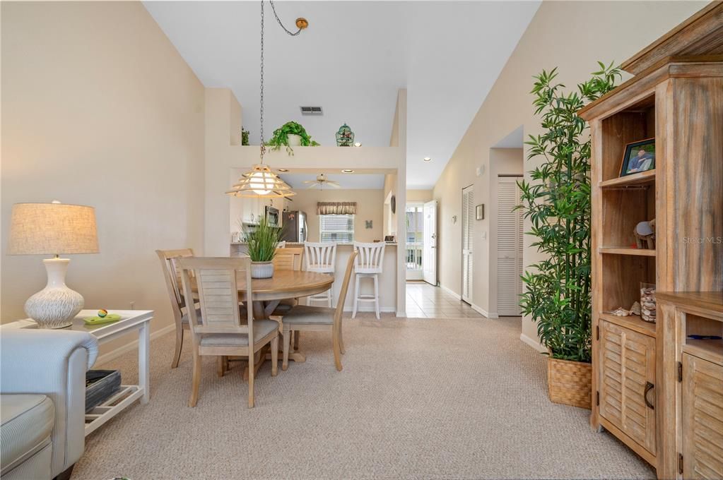 For Sale: $250,000 (2 beds, 2 baths, 1110 Square Feet)