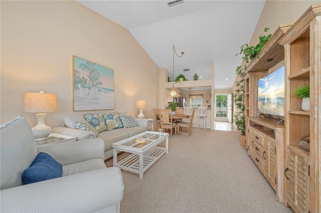 For Sale: $250,000 (2 beds, 2 baths, 1110 Square Feet)