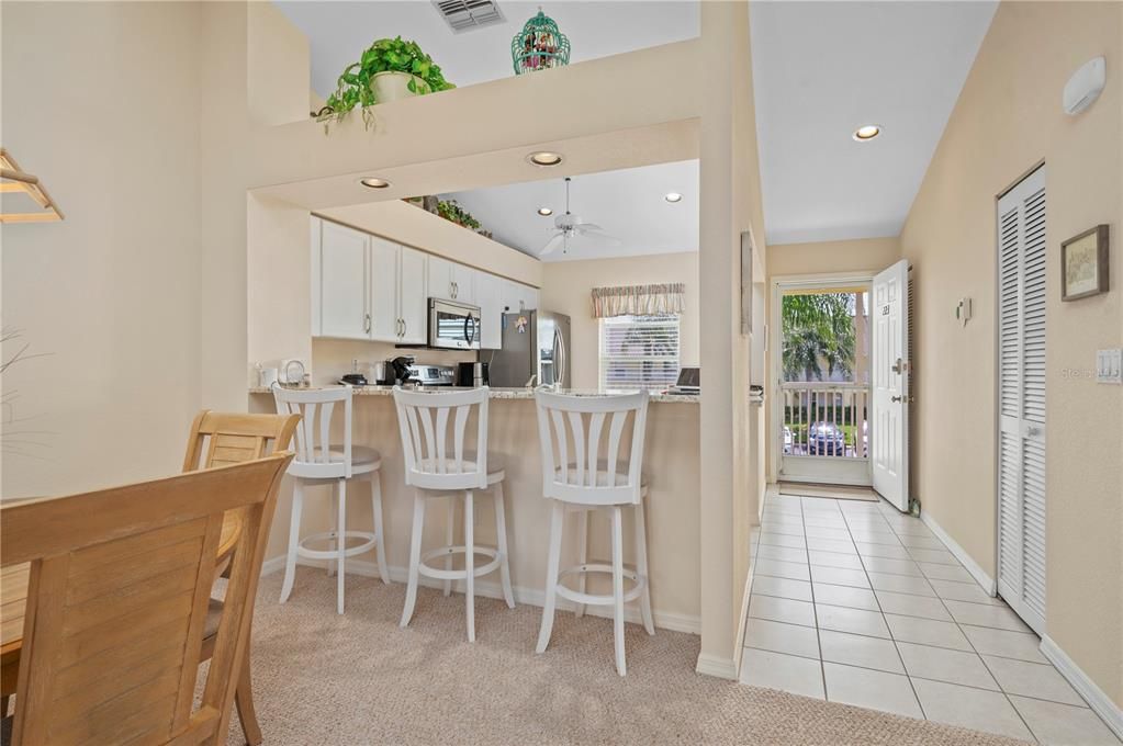 For Sale: $250,000 (2 beds, 2 baths, 1110 Square Feet)