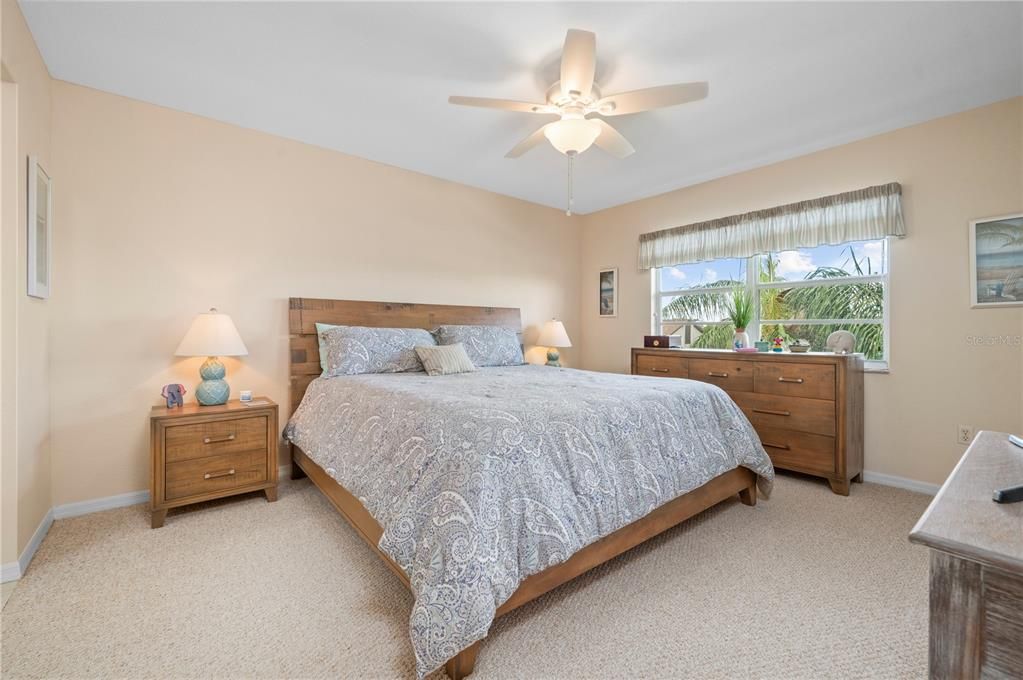 For Sale: $250,000 (2 beds, 2 baths, 1110 Square Feet)