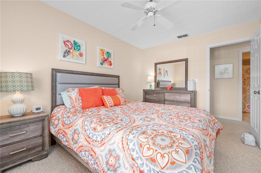For Sale: $250,000 (2 beds, 2 baths, 1110 Square Feet)