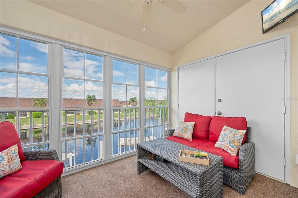 For Sale: $250,000 (2 beds, 2 baths, 1110 Square Feet)