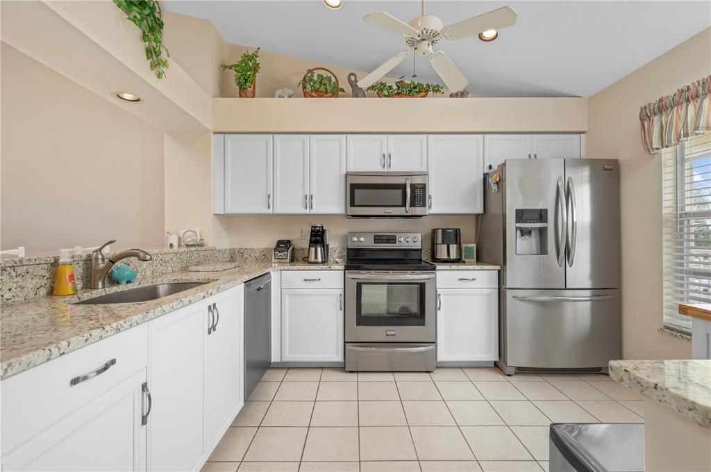 For Sale: $250,000 (2 beds, 2 baths, 1110 Square Feet)