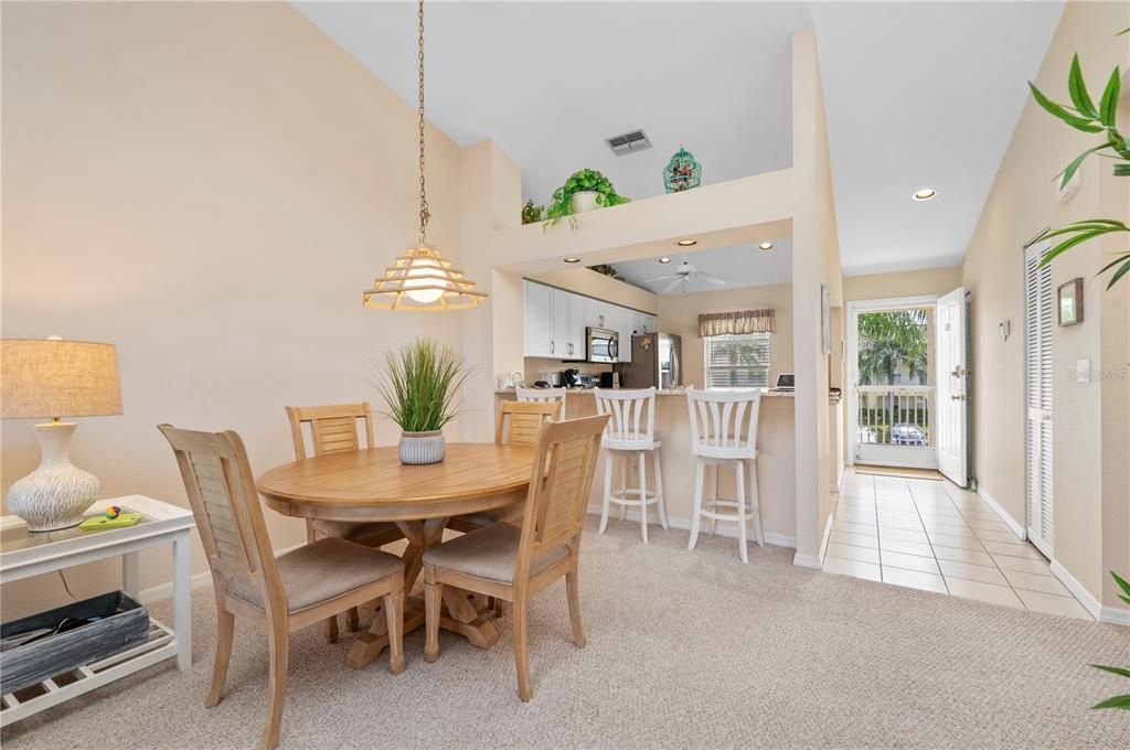 For Sale: $250,000 (2 beds, 2 baths, 1110 Square Feet)