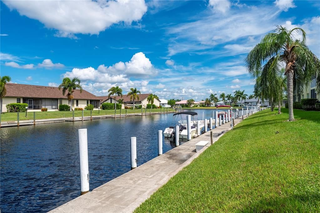 For Sale: $250,000 (2 beds, 2 baths, 1110 Square Feet)