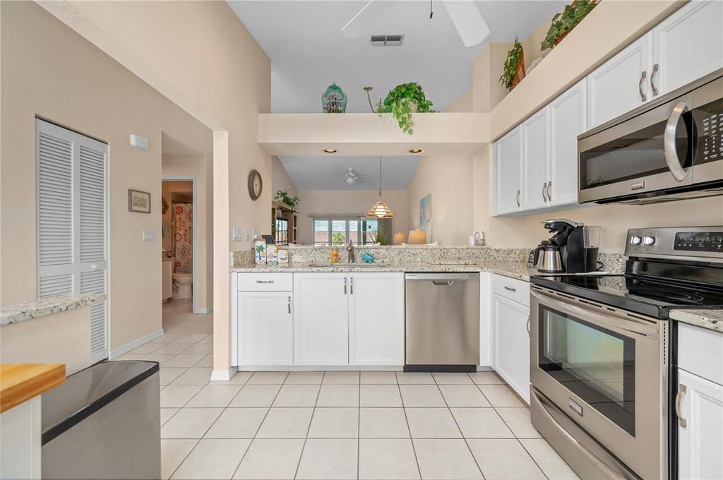 For Sale: $250,000 (2 beds, 2 baths, 1110 Square Feet)