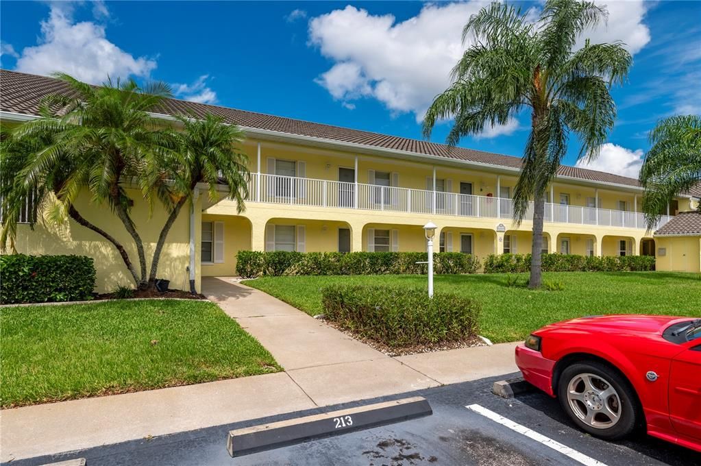 For Sale: $250,000 (2 beds, 2 baths, 1110 Square Feet)