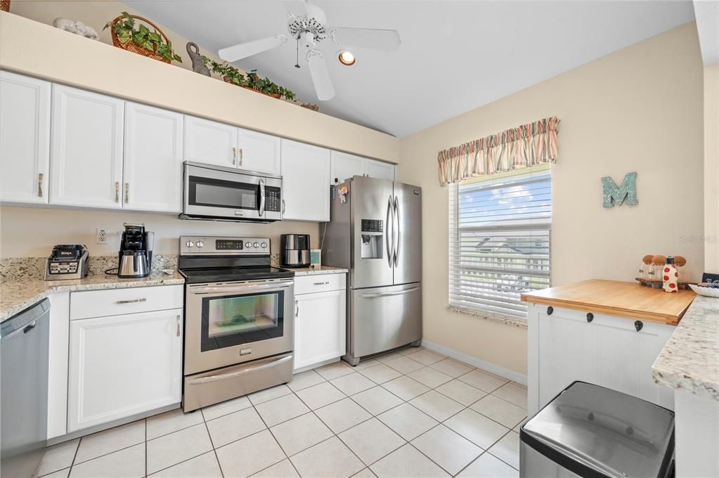 For Sale: $250,000 (2 beds, 2 baths, 1110 Square Feet)
