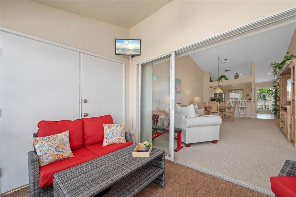 For Sale: $250,000 (2 beds, 2 baths, 1110 Square Feet)