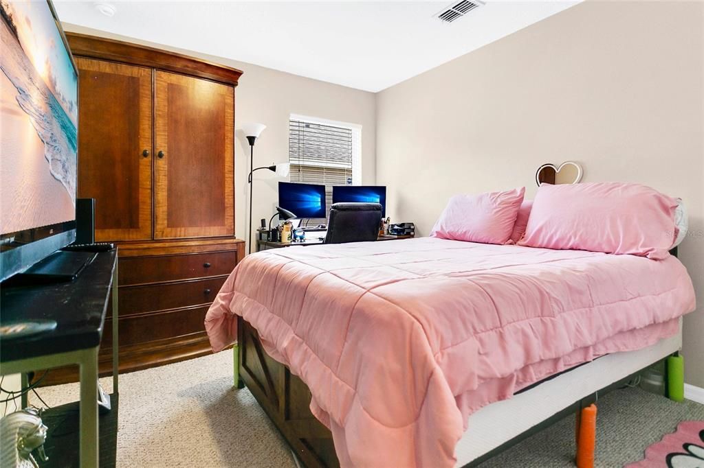 En Venta: $375,000 (4 camas, 2 baños, 1943 Pies cuadrados)