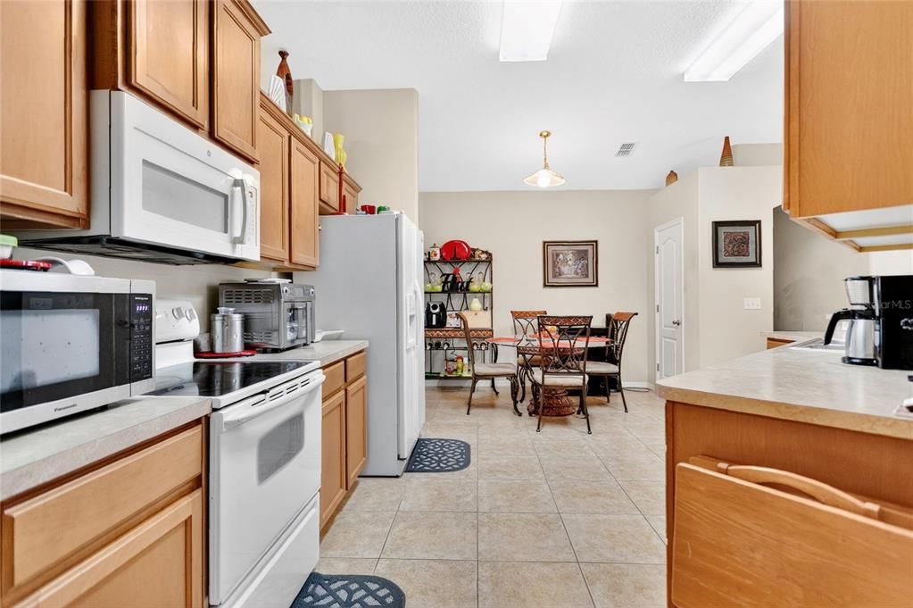 En Venta: $375,000 (4 camas, 2 baños, 1943 Pies cuadrados)