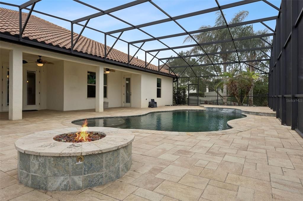 En Venta: $975,000 (4 camas, 3 baños, 3061 Pies cuadrados)