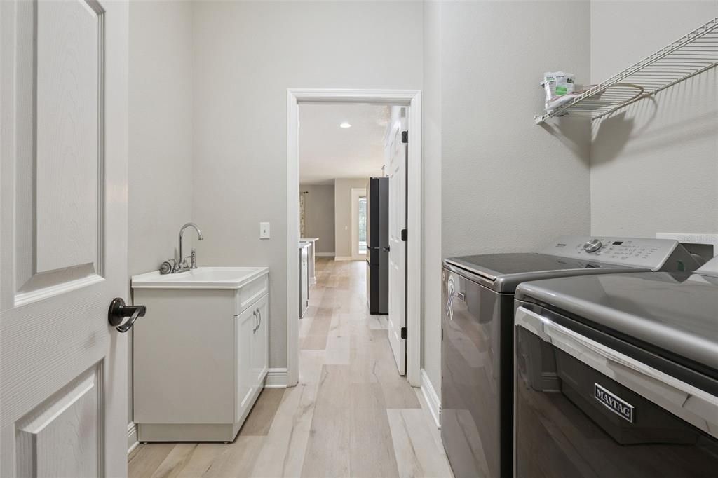 En Venta: $975,000 (4 camas, 3 baños, 3061 Pies cuadrados)