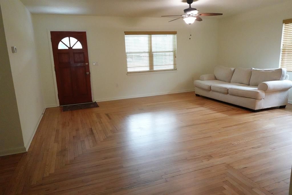 For Sale: $395,000 (2 beds, 2 baths, 1689 Square Feet)