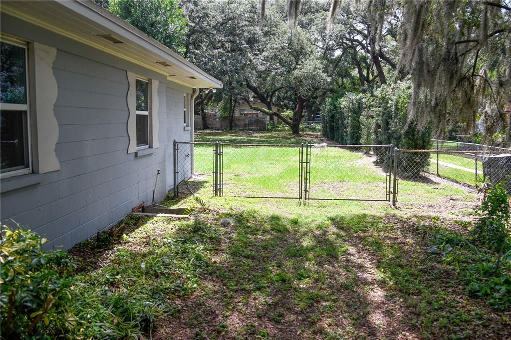 For Sale: $395,000 (2 beds, 2 baths, 1689 Square Feet)