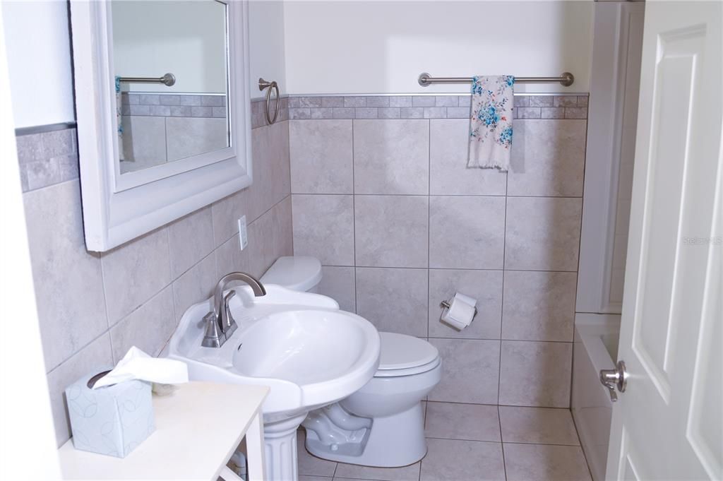 For Sale: $395,000 (2 beds, 2 baths, 1689 Square Feet)