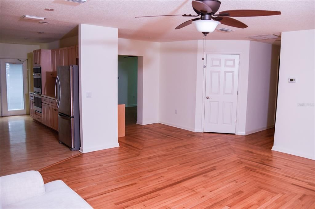 For Sale: $395,000 (2 beds, 2 baths, 1689 Square Feet)
