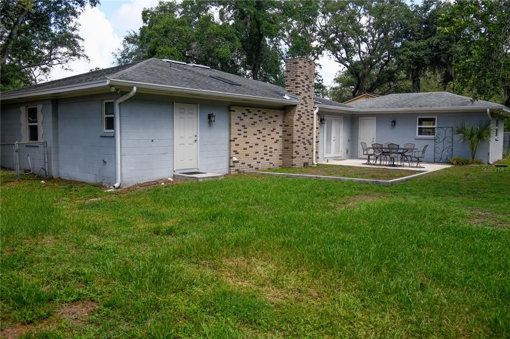 For Sale: $395,000 (2 beds, 2 baths, 1689 Square Feet)