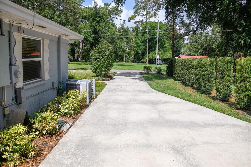 For Sale: $395,000 (2 beds, 2 baths, 1689 Square Feet)