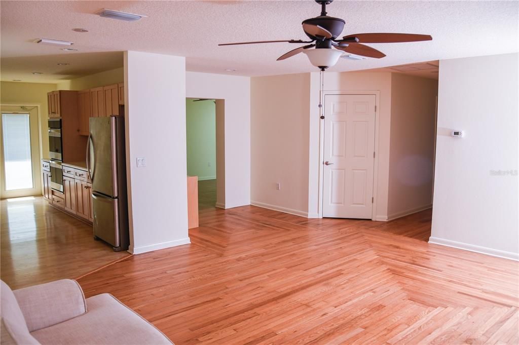 For Sale: $395,000 (2 beds, 2 baths, 1689 Square Feet)
