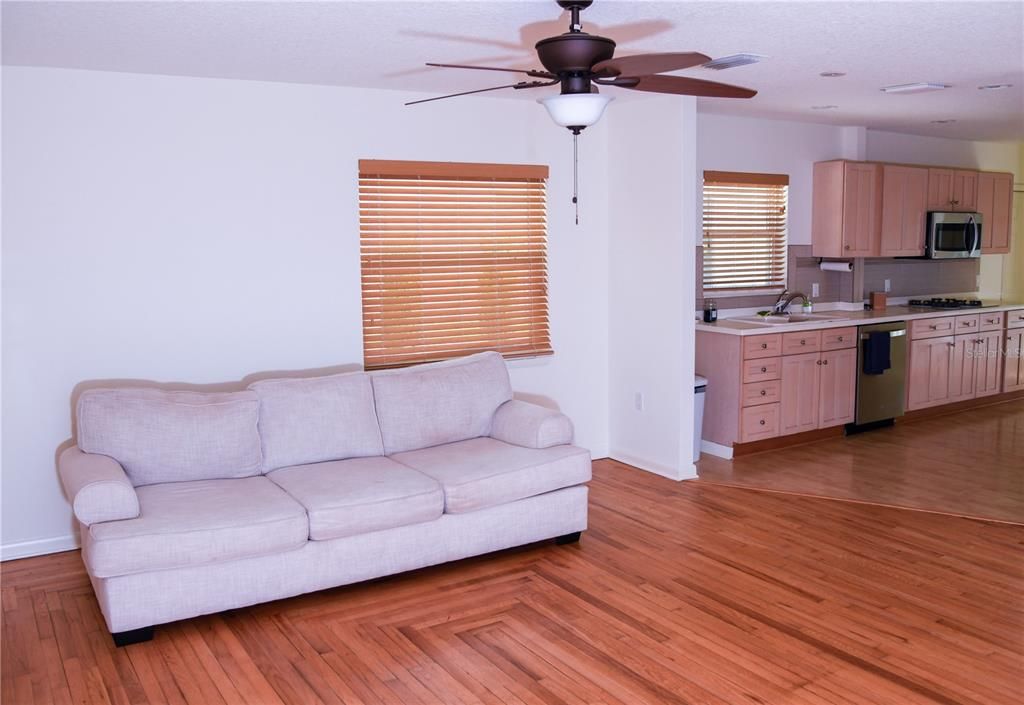 For Sale: $395,000 (2 beds, 2 baths, 1689 Square Feet)