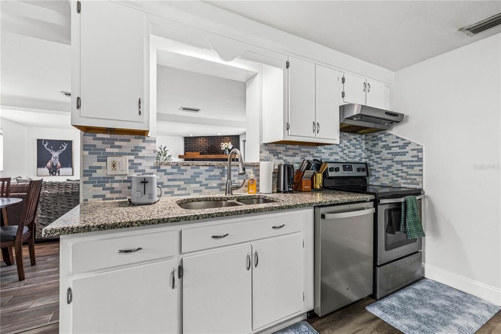 For Sale: $400,000 (4 beds, 2 baths, 1570 Square Feet)